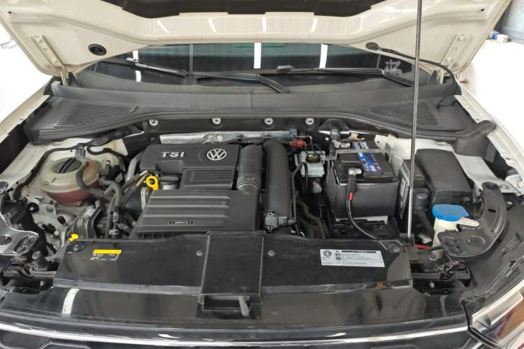 Used Volkswagen T-ROC 2018 280TSI DSG Two-Wheel-Drive Comfort Version China V Standard Engine Bay