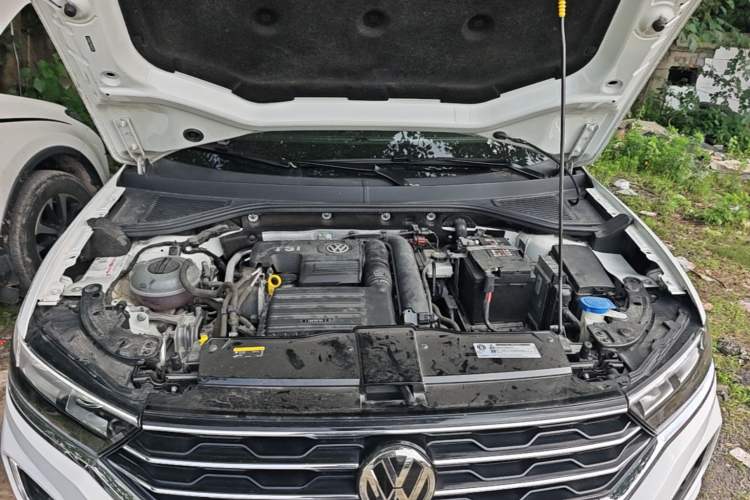 Used Volkswagen T-ROC 2018 280TSI DSG Two-Wheel-Drive Comfort Version China V Standard Engine Bay
