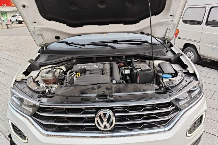 Used Volkswagen T-ROC 2018 280TSI DSG Two-Wheel-Drive Comfort Version China V Standard Engine Bay