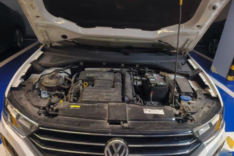 Used Volkswagen T-ROC 2018 280TSI DSG Two-Wheel Drive Comfort Version China VI Standard Engine Bay