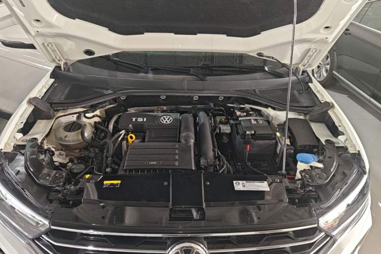 Used Volkswagen T-ROC 2018 280TSI DSG Two-Wheel Drive Comfort Version China VI Standard Engine Bay