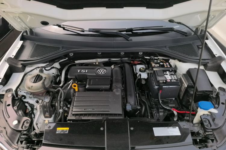 Used Volkswagen T-ROC 2018 230TSI DSG Two-Wheel Drive Advanced Version China V Standard Engine Bay