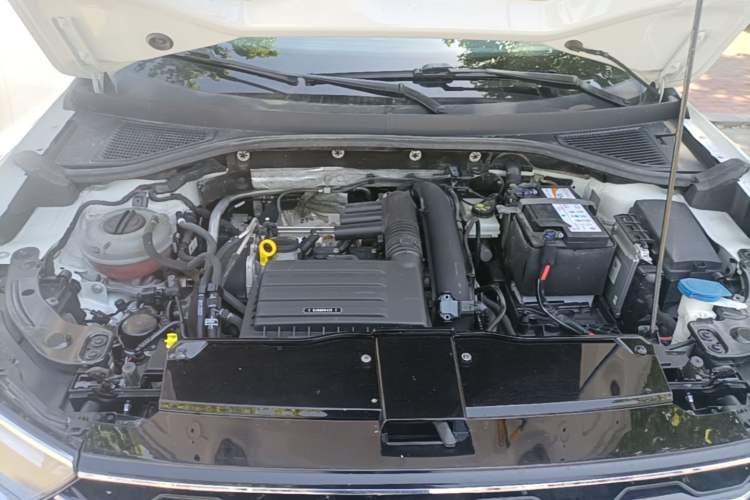 Used Volkswagen T-ROC 2018 280TSI DSG Two-Wheel Drive Comfort Version China VI Standard Engine Bay