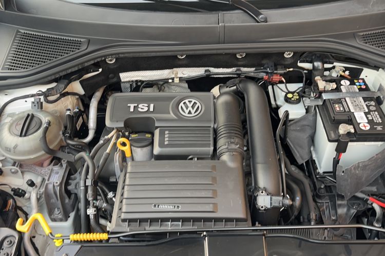 Used Volkswagen T-ROC 2018 280TSI DSG Four-Wheel Drive Comfort Version China V Standard Engine Bay