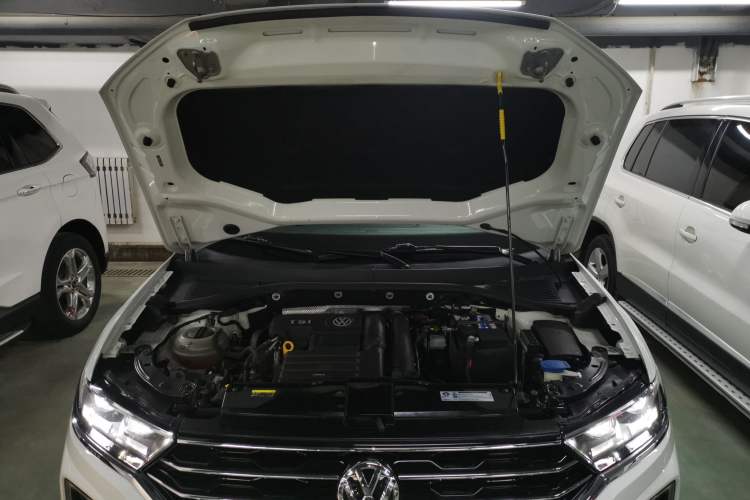 Used Volkswagen T-ROC 2018 280TSI DSG Two-Wheel Drive Advanced Version China V Emission Standard Engine Bay