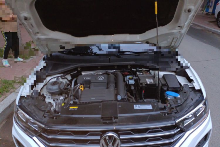 Used Volkswagen T-ROC 2018 280TSI DSG Two-Wheel Drive Advanced Version China V Emission Standard Engine Bay