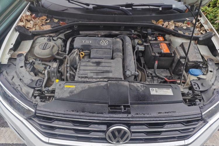 Used Volkswagen T-ROC 2018 280TSI DSG Two-Wheel-Drive Luxury Version China V Emission Standard Engine Bay