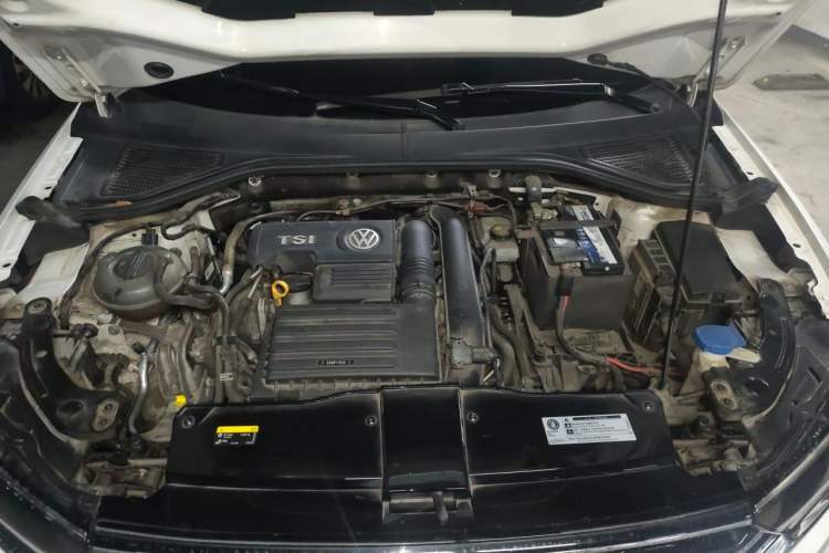 Used Volkswagen T-ROC 2018 280TSI DSG Two-Wheel-Drive Comfort Version China V Standard Engine Bay