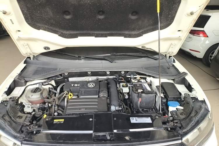 Used Volkswagen T-ROC 2018 280TSI DSG Two-Wheel Drive Comfort Version China VI Standard Engine Bay
