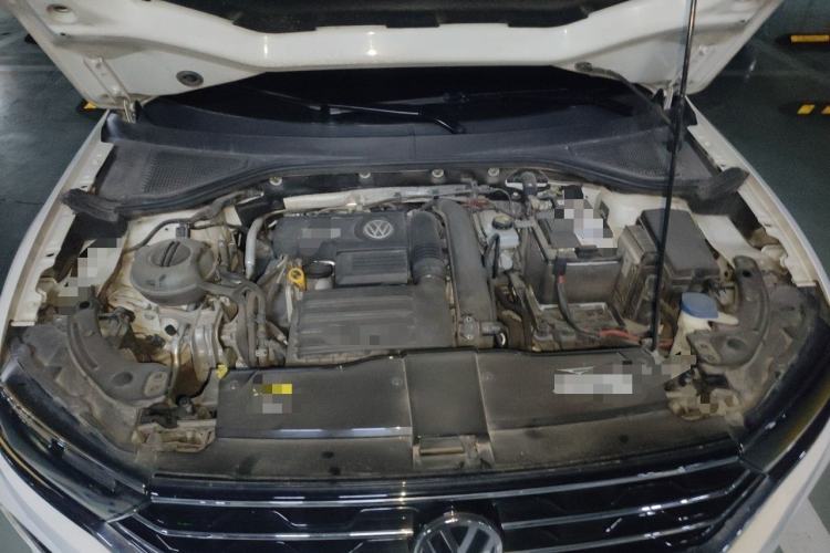 Used Volkswagen T-ROC 2018 280TSI DSG Four-Wheel Drive Luxury Version China V Emission Standard Engine Bay