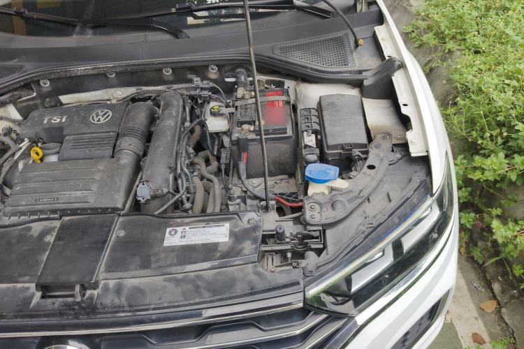 Used Volkswagen T-ROC 2018 280TSI DSG Two-Wheel-Drive Advanced Version China VI Standard Engine Bay Left