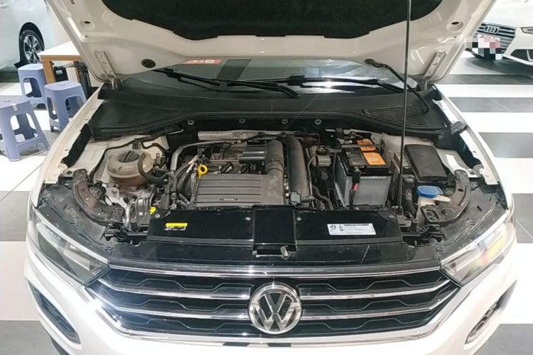 Used Volkswagen T-ROC 2018 280TSI DSG Two-Wheel-Drive Luxury Version China V Emission Standard Engine Bay