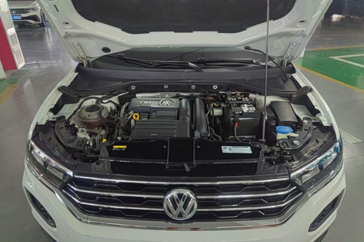 Used Volkswagen T-ROC 2018 230TSI DSG Two-Wheel Drive Advanced Version China V Standard Engine Bay