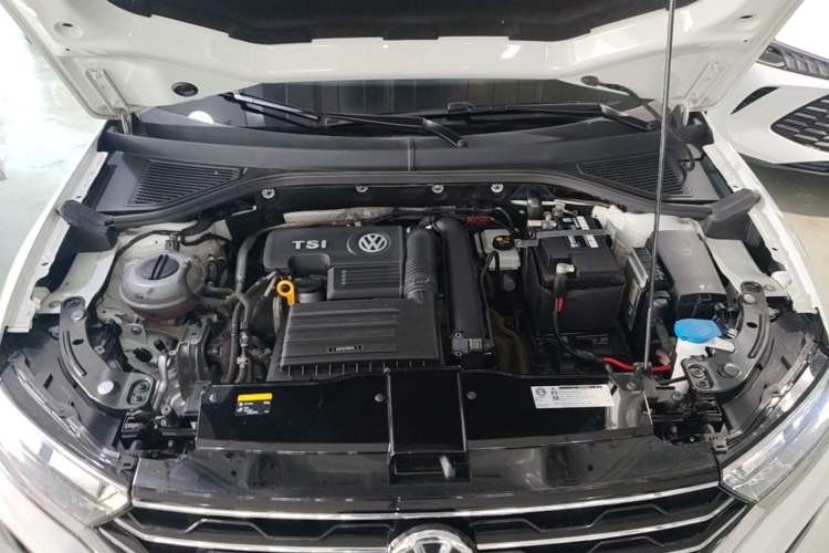 Used Volkswagen T-ROC 2018 230TSI DSG Two-Wheel Drive Advanced Version China V Standard Engine Bay