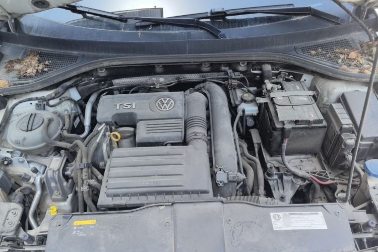 Used Volkswagen T-ROC 2018 280TSI DSG Two-Wheel Drive Advanced Version China V Emission Standard Engine Bay