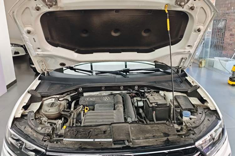 Used Volkswagen T-ROC 2018 280TSI DSG Two-Wheel-Drive Comfort Version China V Standard Engine Bay
