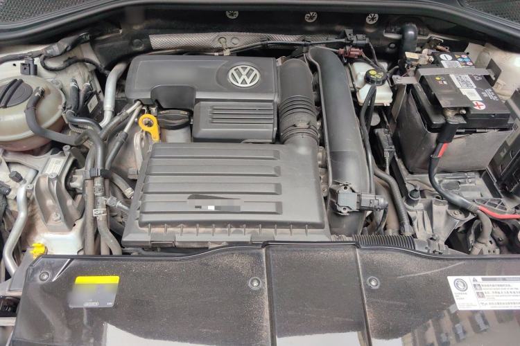 Used Volkswagen T-ROC 2018 280TSI DSG Two-Wheel Drive Advanced Version China V Emission Standard Engine Bay