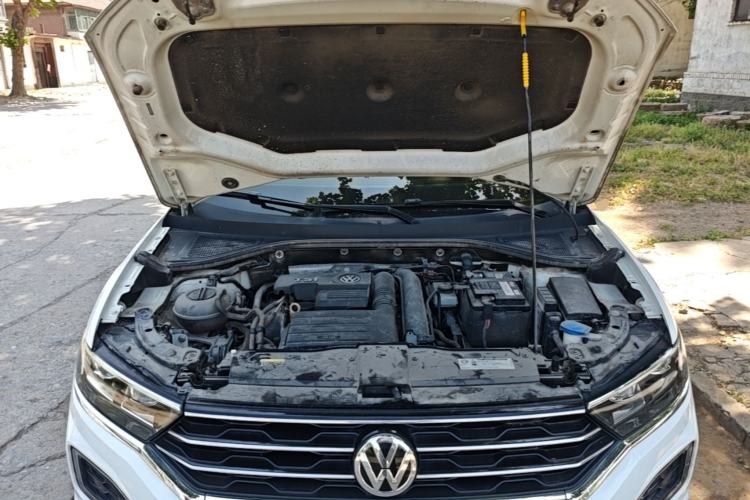 Used Volkswagen T-ROC 2018 280TSI DSG Two-Wheel-Drive Luxury Version China V Emission Standard Engine Bay