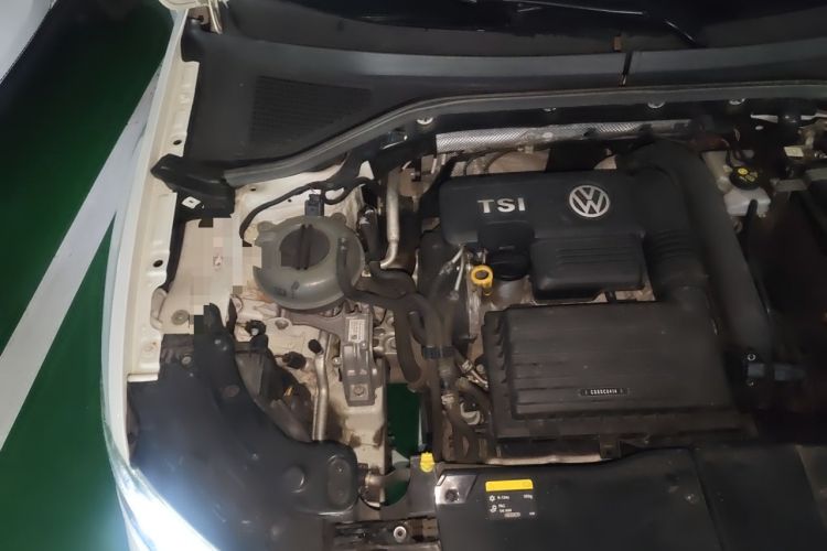 Used Volkswagen T-ROC 2018 280TSI DSG Two-Wheel-Drive Luxury Version China V Emission Standard Engine Bay Right