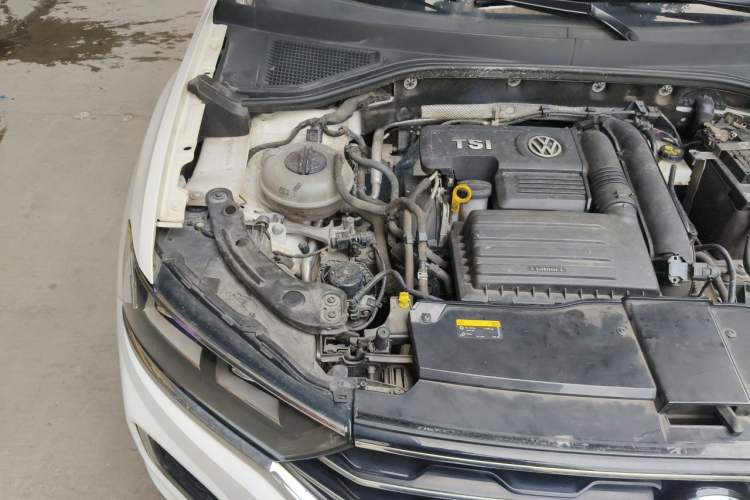 Used Volkswagen T-ROC 2018 280TSI DSG Two-Wheel-Drive Advanced Version China VI Standard Engine Bay Right