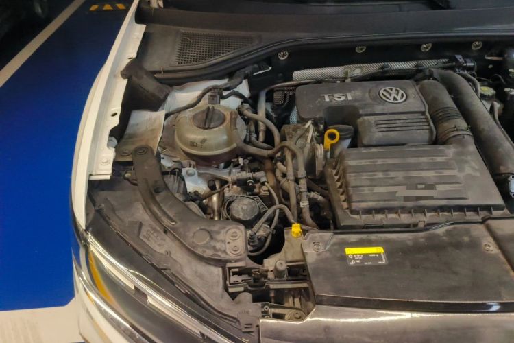 Used Volkswagen T-ROC 2018 280TSI DSG Two-Wheel Drive Comfort Version China VI Standard Engine Bay Right