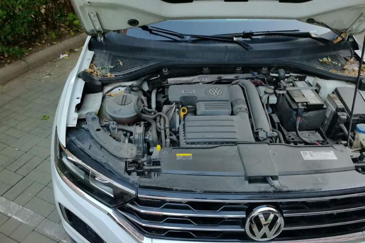 Used Volkswagen T-ROC 2018 230TSI DSG Two-Wheel Drive Advanced Version China V Standard Engine Bay Right