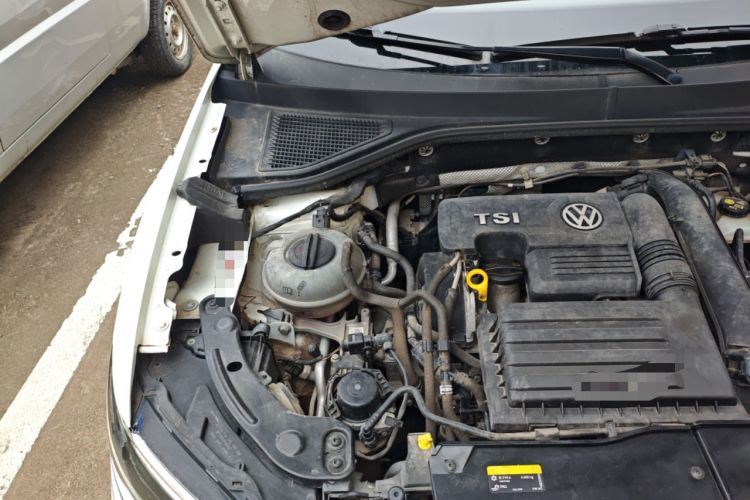 Used Volkswagen T-ROC 2018 280TSI DSG Two-Wheel Drive Comfort Version China VI Standard Engine Bay Right