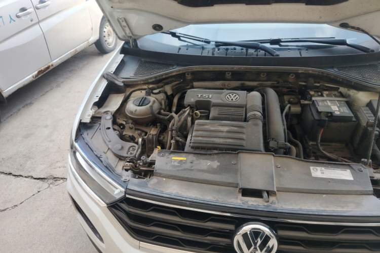 Used Volkswagen T-ROC 2018 230TSI DSG Two-Wheel Drive Fashion Edition China V Standard Engine Bay Right