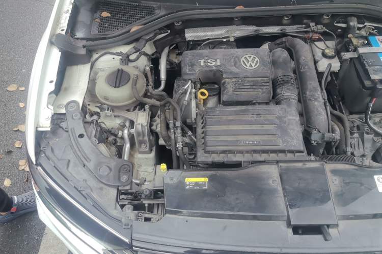 Used Volkswagen T-ROC 2018 280TSI DSG Four-Wheel Drive Comfort Version China V Standard Engine Bay Right