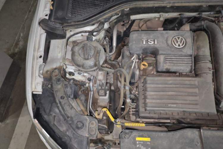 Used Volkswagen T-ROC 2018 230TSI DSG Two-Wheel Drive Advanced Version China V Standard Engine Bay Right