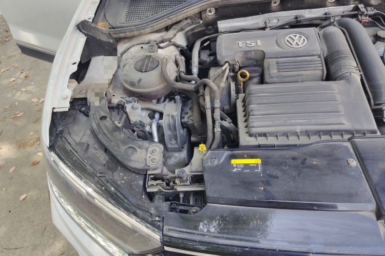 Used Volkswagen T-ROC 2018 230TSI DSG Two-Wheel Drive Advanced Version China V Standard Engine Bay Right