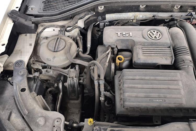 Used Volkswagen T-ROC 2018 280TSI DSG Two-Wheel Drive Advanced Version China V Emission Standard Engine Bay Right