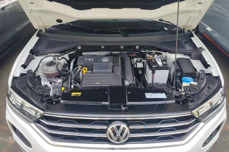 Used Volkswagen T-ROC 2018 230TSI DSG Two-Wheel Drive Advanced Version China V Standard Engine Bay