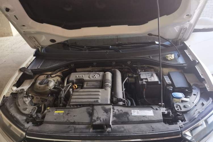 Used Volkswagen T-ROC 2018 280TSI DSG Two-Wheel-Drive Comfort Version China V Standard Engine Bay