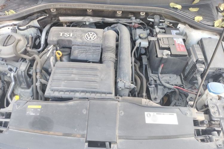 Used Volkswagen T-ROC 2018 280TSI DSG Two-Wheel-Drive Luxury Version China V Emission Standard Engine Bay