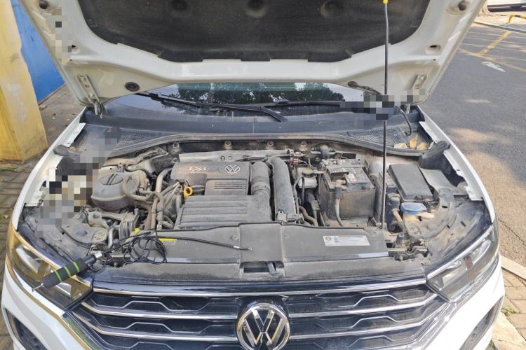 Used Volkswagen T-ROC 2018 230TSI DSG Two-Wheel Drive Advanced Version China V Standard Engine Bay