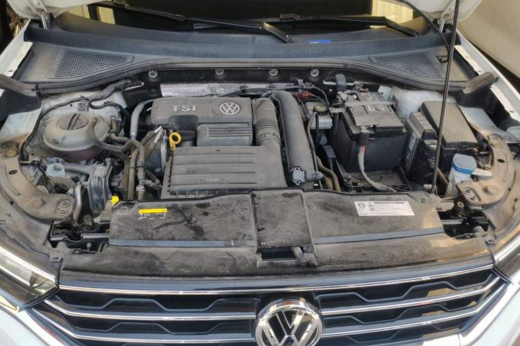 Used Volkswagen T-ROC 2018 230TSI DSG Two-Wheel Drive Advanced Version China V Standard Engine Bay