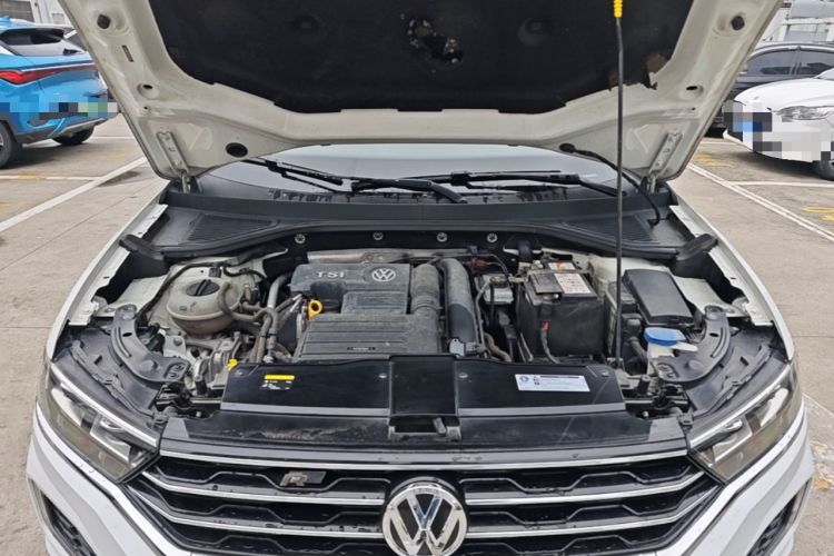 Used Volkswagen T-ROC 2018 230TSI DSG Two-Wheel Drive Advanced Version China V Standard Engine Bay