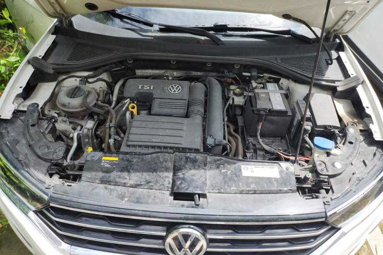 Used Volkswagen T-ROC 2018 280TSI DSG Two-Wheel-Drive Comfort Version China V Standard Engine Bay