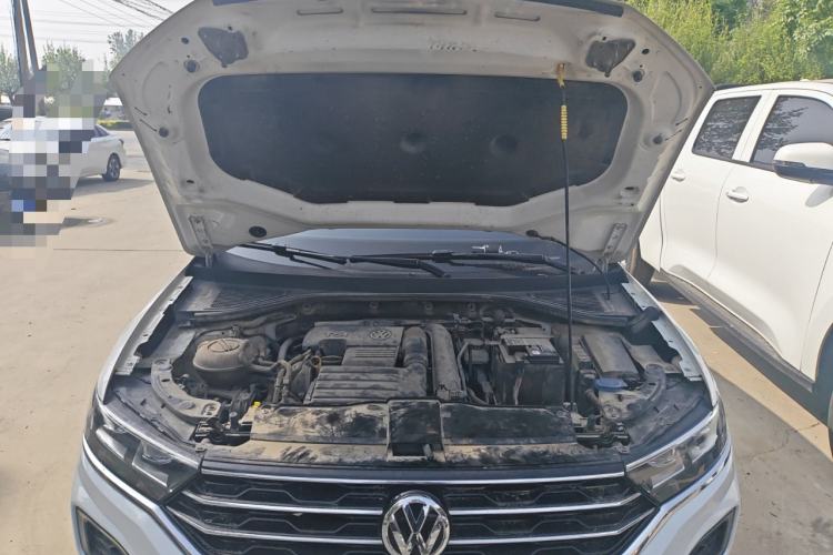 Used Volkswagen T-ROC 2018 230TSI DSG Two-Wheel Drive Advanced Version China V Standard Engine Bay