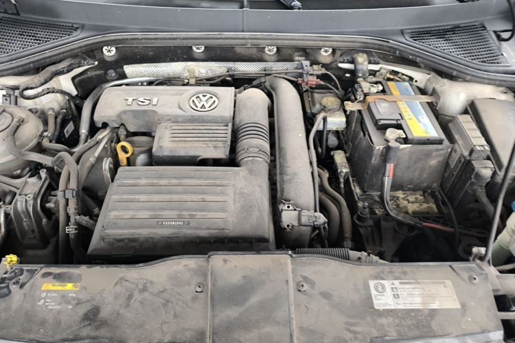 Used Volkswagen T-ROC 2018 280TSI DSG Two-Wheel Drive Advanced Version China V Emission Standard Engine Bay