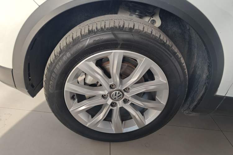 Used Volkswagen T-ROC 2018 230TSI DSG Two-Wheel Drive Advanced Version China V Standard Exterior 3