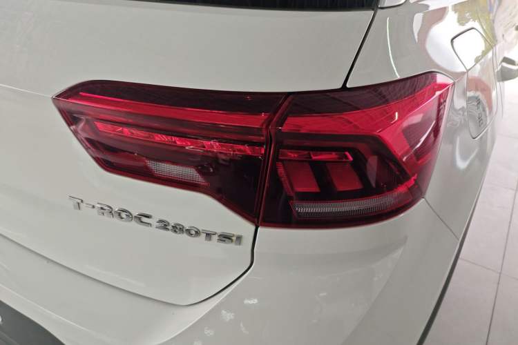 Used Volkswagen T-ROC 2018 280TSI DSG Two-Wheel-Drive Comfort Version China V Standard Exterior 3