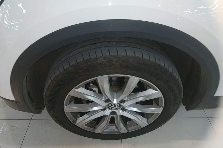 Used Volkswagen T-ROC 2018 230TSI DSG Two-Wheel Drive Advanced Version China VI Standard Exterior 4