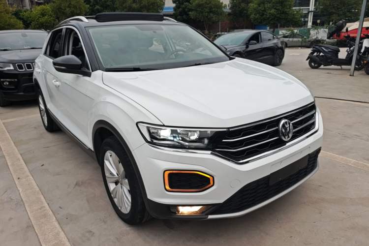 Used Volkswagen T-ROC 2018 230TSI DSG Two-Wheel Drive Advanced Version China VI Standard Front Right 45 Deg