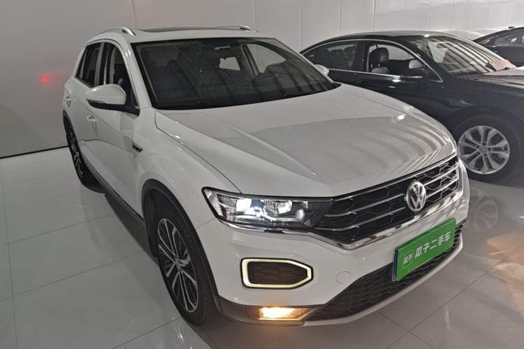 Used Volkswagen T-ROC 2018 280TSI DSG Two-Wheel Drive Comfort Version China VI Standard Front Right 45 Deg