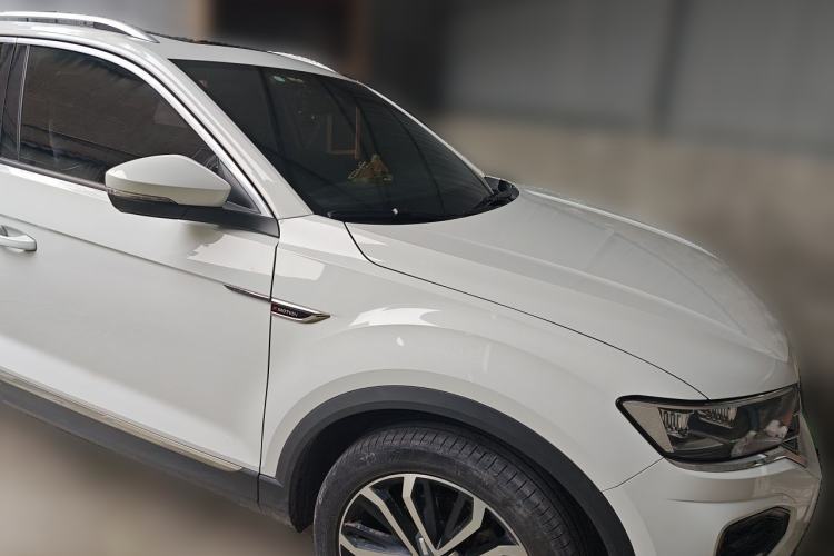 Used Volkswagen T-ROC 2018 280TSI DSG Four-Wheel Drive Luxury Version China V Emission Standard Front Right 45 Deg