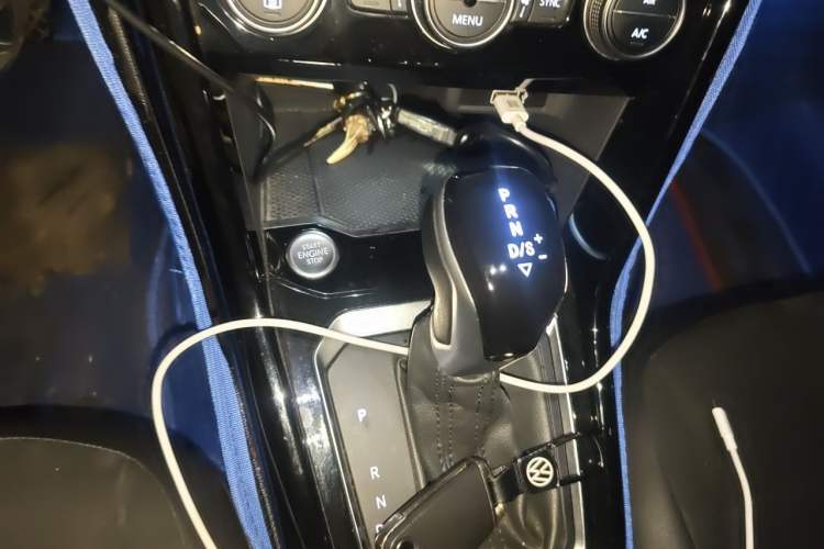 Used Volkswagen T-ROC 2018 280TSI DSG Two-Wheel-Drive Luxury Version China V Emission Standard Gear Lever