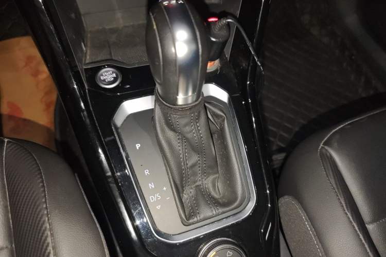 Used Volkswagen T-ROC 2018 280TSI DSG Four-Wheel Drive Comfort Version China V Standard Gear Lever
