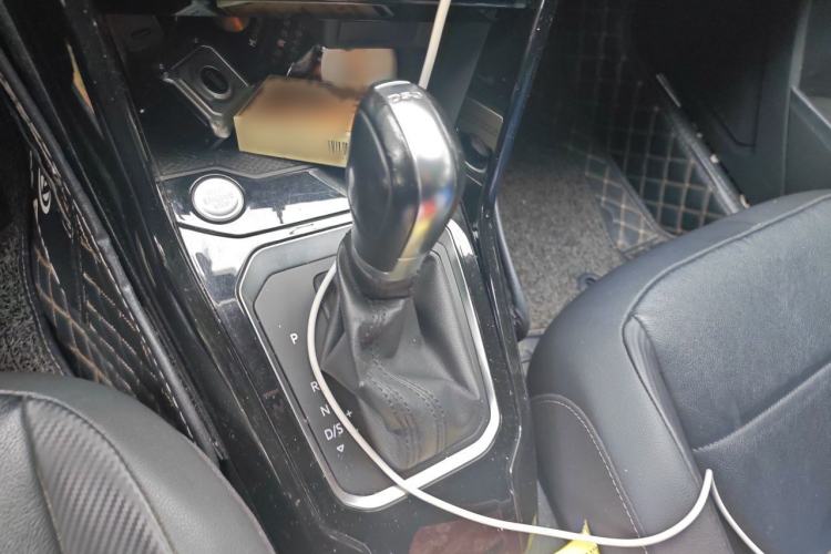 Used Volkswagen T-ROC 2018 280TSI DSG Two-Wheel-Drive Comfort Version China V Standard Gear Lever